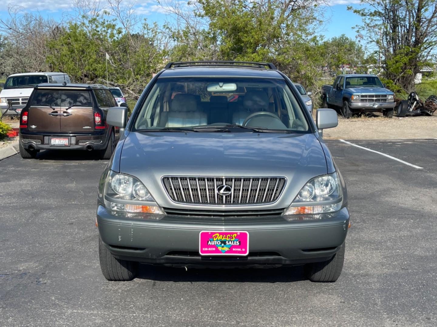 2000 Lexus RX 300 AWD (JT6HF10U4Y0) with an 3.0L V6 DOHC 24V engine, 4-Speed Automatic Overdrive transmission, located at 813 E Fairview Ave, Meridian , ID, 83642, (208) 336-8230, 43.618851, -116.384010 - Photo#3